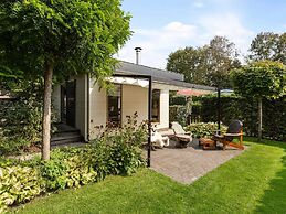 Light and Quiet Chalet With Beautiful Terrace Near Historic Goedereede