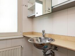 Light and Quiet Chalet With Beautiful Terrace Near Historic Goedereede