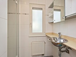 Light and Quiet Chalet With Beautiful Terrace Near Historic Goedereede