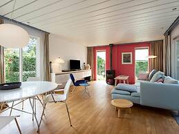 Light and Quiet Chalet With Beautiful Terrace Near Historic Goedereede