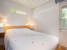 Light and Quiet Chalet With Beautiful Terrace Near Historic Goedereede
