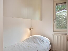 Light and Quiet Chalet With Beautiful Terrace Near Historic Goedereede