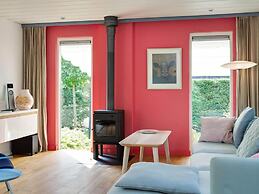 Light and Quiet Chalet With Beautiful Terrace Near Historic Goedereede