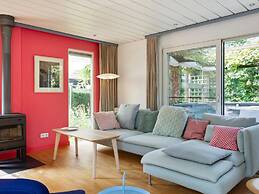 Light and Quiet Chalet With Beautiful Terrace Near Historic Goedereede