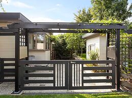 Light and Quiet Chalet With Beautiful Terrace Near Historic Goedereede