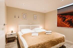 Luxurious 16-person Villa With Swimming Pool Sauna Outdoor Kitchen Wit