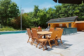 Luxurious 16-person Villa With Swimming Pool Sauna Outdoor Kitchen Wit