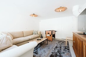 Luxurious 16-person Villa With Swimming Pool Sauna Outdoor Kitchen Wit