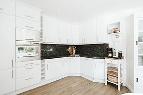 Luxurious 16-person Villa With Swimming Pool Sauna Outdoor Kitchen Wit