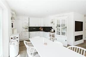 Luxurious 16-person Villa With Swimming Pool Sauna Outdoor Kitchen Wit