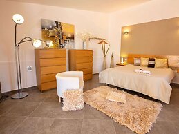 Belvilla by OYO Villa Nicole 5