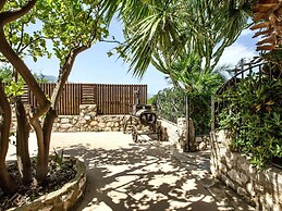 Belvilla by OYO Villa Nicole 5