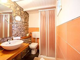 Belvilla by OYO Villa Nicole 5