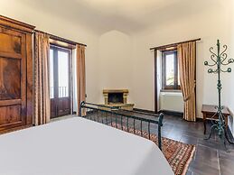 Lavish Sicilian Villa With Pool