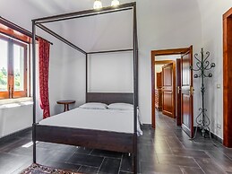 Lavish Sicilian Villa With Pool