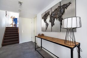 Spacious Flat With Views of the Harbour