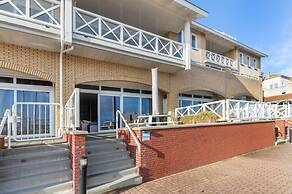 Spacious Flat With Views of the Harbour
