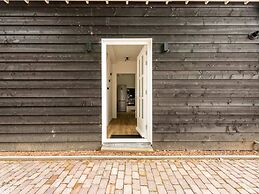 Charming Holiday Home in Poortugaal With Garden