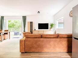 Charming Holiday Home in Poortugaal With Garden