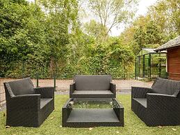 Charming Holiday Home in Poortugaal With Garden