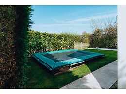 Large, Elegantly Furnished Holiday Home With Lots of Privacy on a Fami