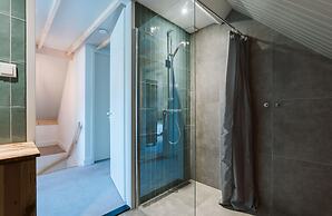 Large, Elegantly Furnished Holiday Home With Lots of Privacy on a Fami