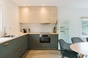 Large, Elegantly Furnished Holiday Home With Lots of Privacy on a Fami