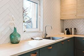 Large, Elegantly Furnished Holiday Home With Lots of Privacy on a Fami