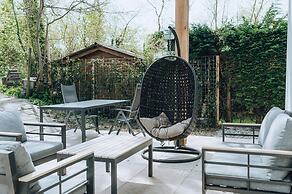 Large, Elegantly Furnished Holiday Home With Lots of Privacy on a Fami