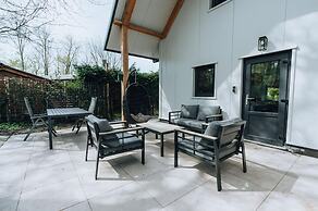 Large, Elegantly Furnished Holiday Home With Lots of Privacy on a Fami