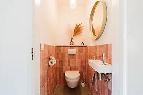 Large, Elegantly Furnished Holiday Home With Lots of Privacy on a Fami