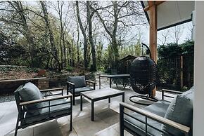 Large, Elegantly Furnished Holiday Home With Lots of Privacy on a Fami