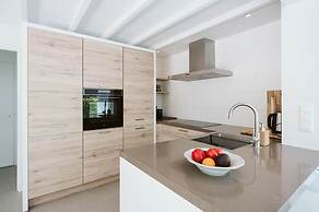 Attractively Furnished Bungalow is Located 1.5 km From the Ouddorp Bea