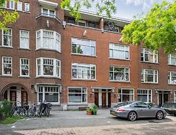 Modern Apartment Overlooking the Harbor