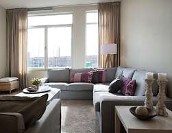 Modern Apartment Overlooking the Harbor