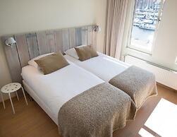 Modern Apartment Overlooking the Harbor