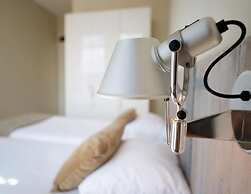 Modern Apartment Overlooking the Harbor