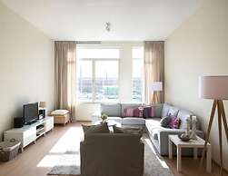 Modern Apartment Overlooking the Harbor