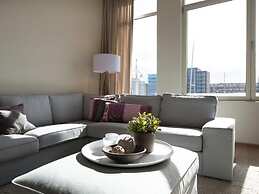 Modern Apartment Overlooking the Harbor