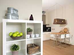 Modern Apartment Overlooking the Harbor