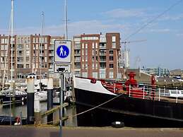 Modern Apartment Overlooking the Harbor