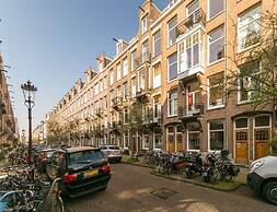 Modern Apartment Overlooking the Harbor