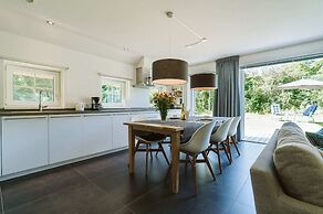 Luxurious 6-person Holiday Villa With a Forest Garden of 4000 m2