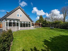 Detached new 10-person Villa in Holiday Park