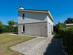 Holiday Bungalow Quietly Located Within Walking Distance of the Ooster