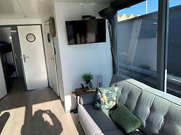 Waterfront Houseboat Near the Centre