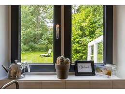 Holiday Home in Dishoek With Garden