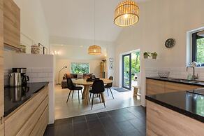 Holiday Home in Dishoek With Garden