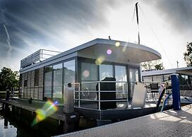 Houseboat With Stunning Views