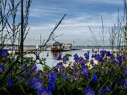 Houseboat With Roof Terrace and Beautiful View